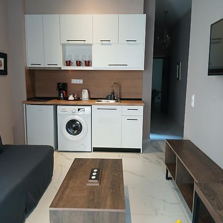 Black Onyx Comfort Suites - Timeless Design In A Heritage Building เทสซาโลนิกิ ภายนอก รูปภาพ